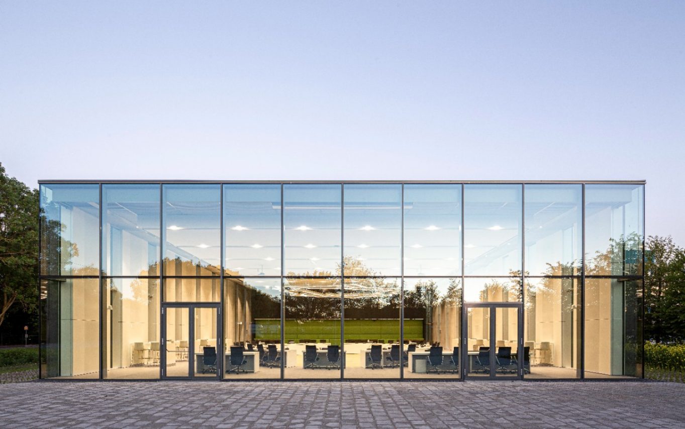 En obtenant plusieurs certifications ISO