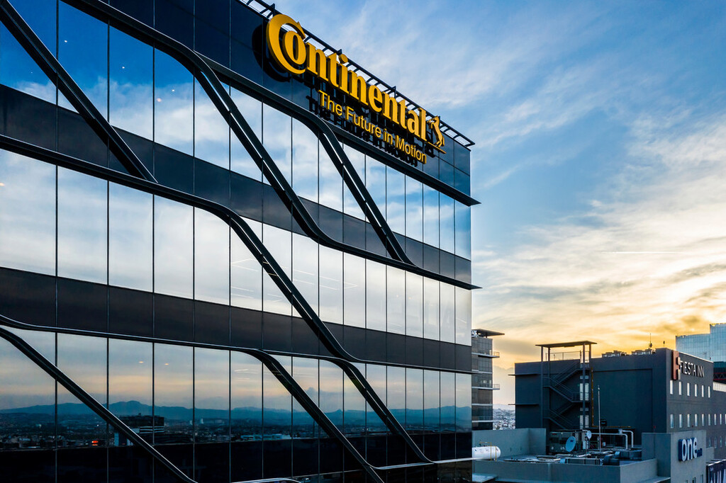 4,900 m² Silver 14
Year: 2017
Developer: Venit Desarrollos Inmobiliarios
Photographer: Felipe Carrasco